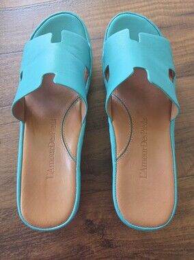 L'amour Des Pieds Womens Soft Leather Turquoise Slide Sandals. Sz 8M